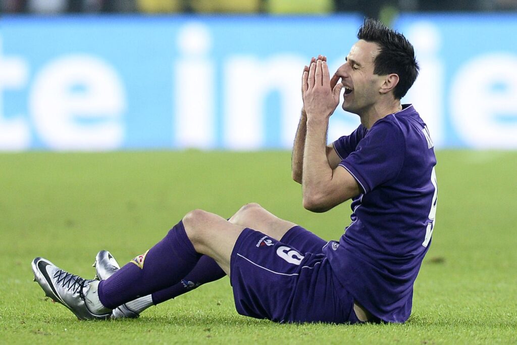 Da Bernardeschi a Kalinic: la Fiorentina va in pezzi, dubbi in vista della Samp 1 kalinic disteso fiorentina dicembre 2015 ifa