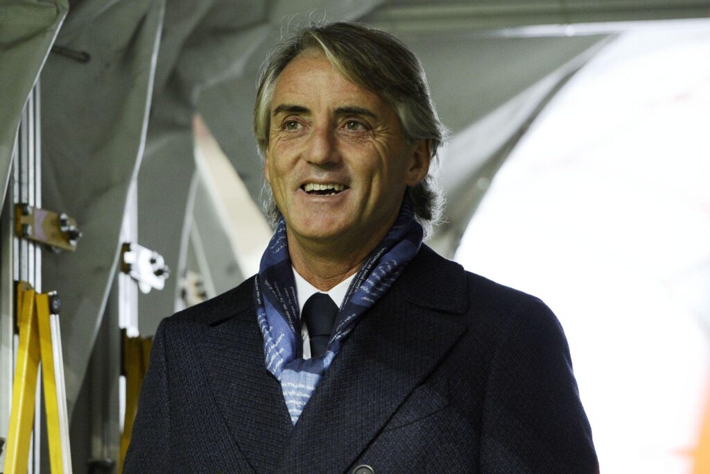 Mancini a Zenga: «In bocca al lupo, il calcio inglese ti piacerà» 1 mancini sorride bis inter novembre 2015 ifa