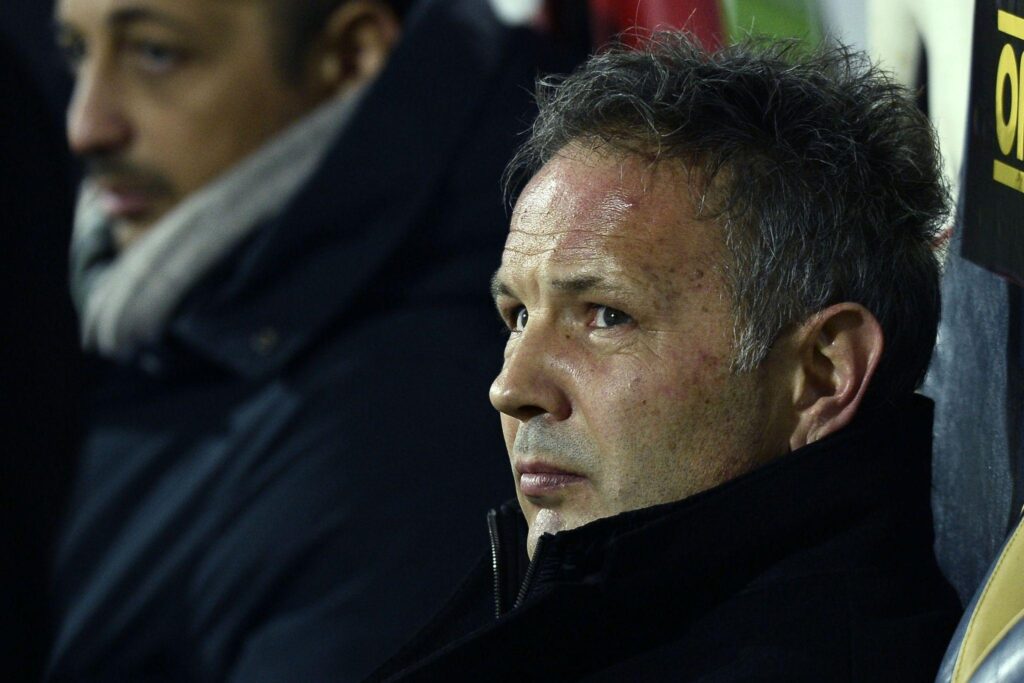 Mihajlovic: «Dobbiamo vincere le prossime otto partite» 1 mihajlovic panchina milan dicembre 2015 ifa