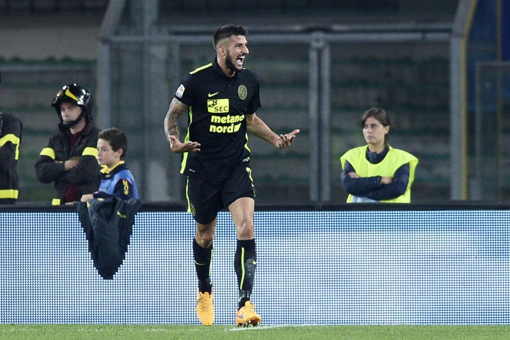 Pisano: «Decisiva la sconfitta con la Sampdoria» 1 pisano esulta verona away ottobre 2015 ifa