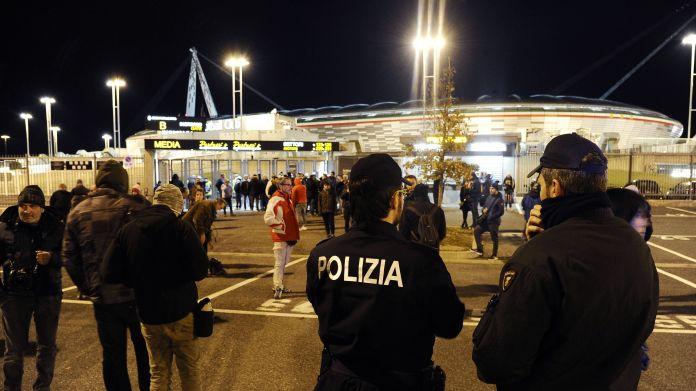 polizia-stadio-italia-novembre-2015-ifa