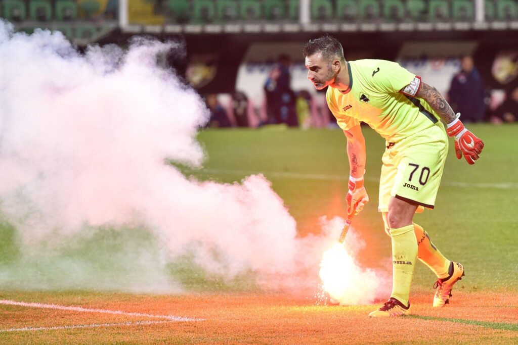Lotta salvezza: disastro Palermo, sorride il Frosinone 1 sorrentino fumogeni palermo marzo 2016 ifa