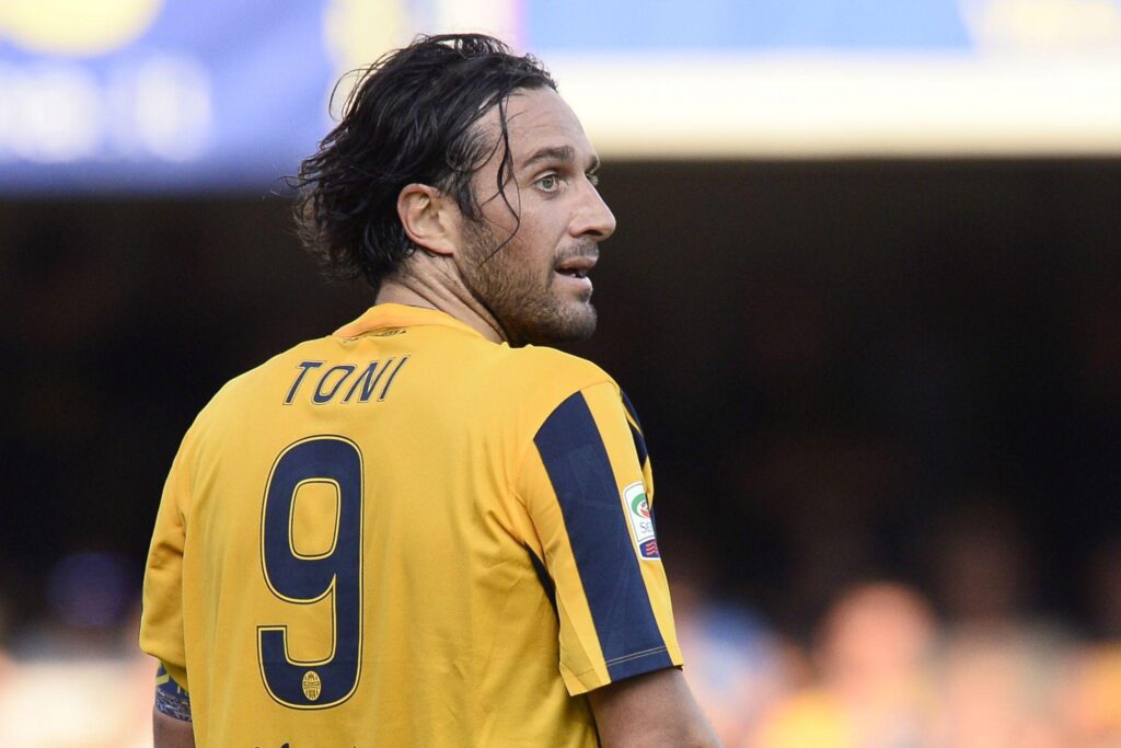 Toni vuole i tre punti: «Battiamo la Sampdoria!» 1 toni spalle verona agosto 2015 ifa