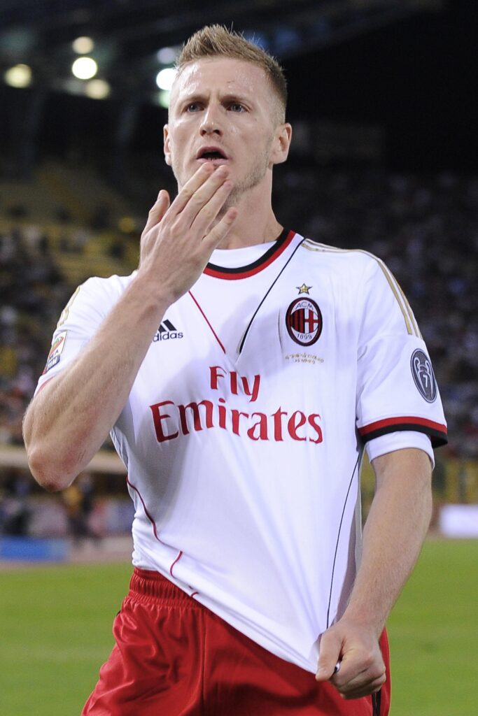 Abate esulta milan away 2013 ifa
