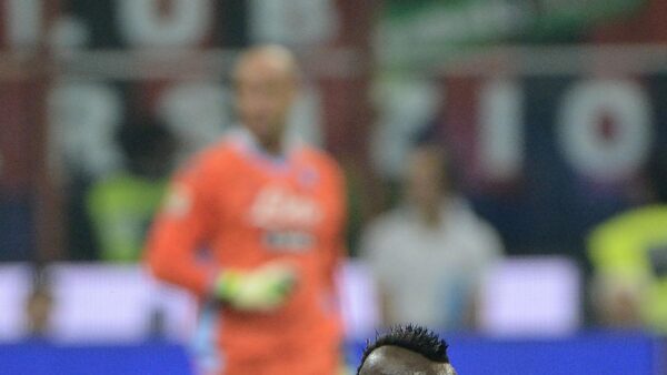Balotelli accasciato milan 2013 ifa