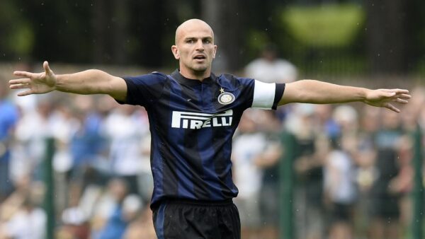 cambiasso esteban amichevole inter 2013 braccia larghe ifa