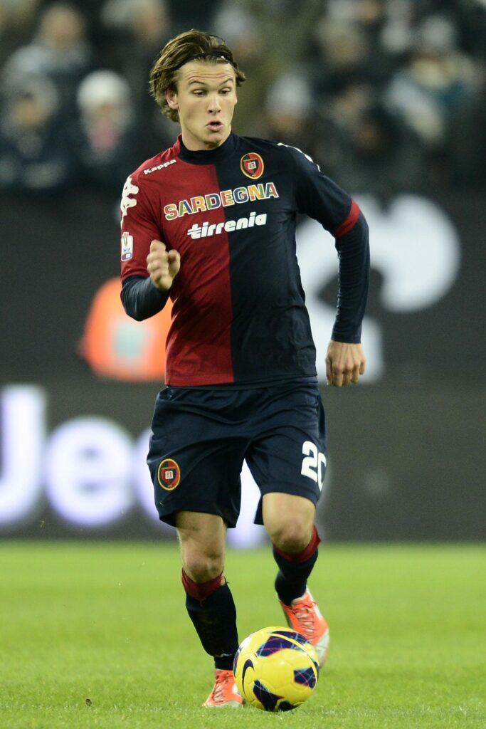 Ekdal a Sky nell'intervallo: «Stiamo giocando bene» 1 ekdal cagliari casa 2012 ifa