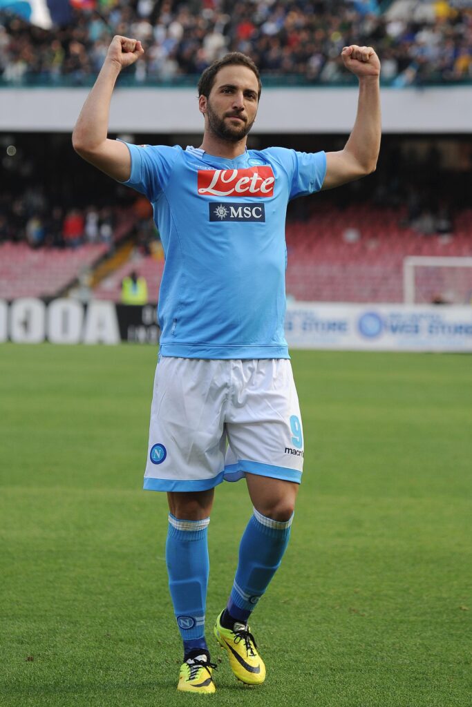 Higuain esulta napoli aprile 2014 ifa