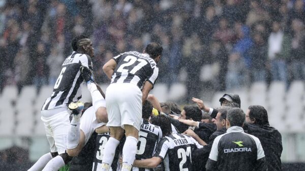 Juventus bianconeri esultanza gruppo 2013 ifa
