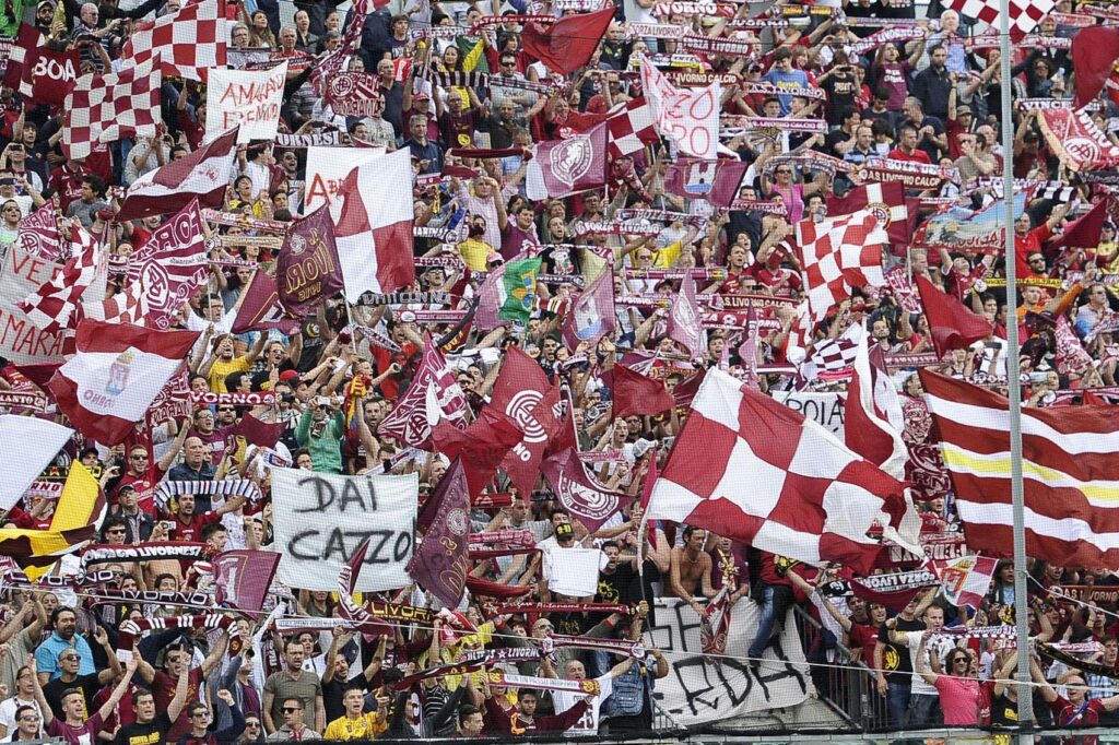 Virzì e la sua città natale: «Livorno in crisi, il calcio non basta» 1 livorno tifosi curva 2013 ifa