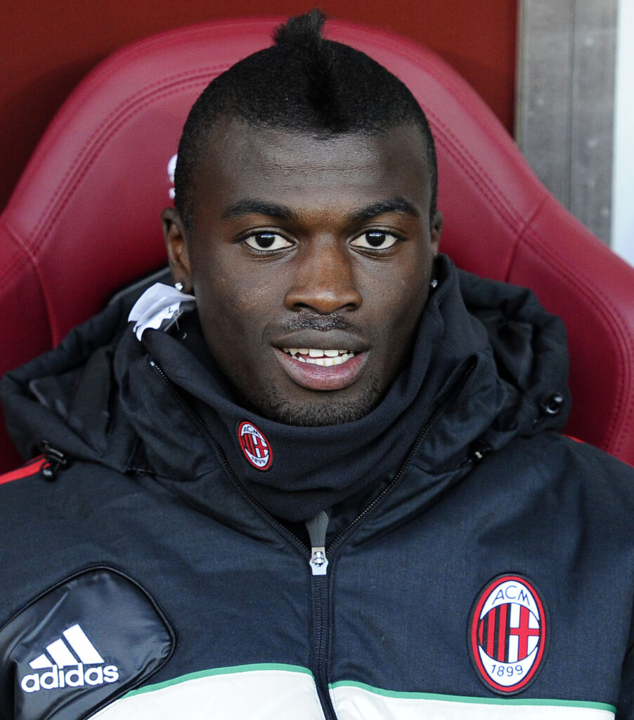 Sport Mediaset - Sempre in piedi l'ipotesi Samp per Niang 1 niang panchina milan 2012 ifa