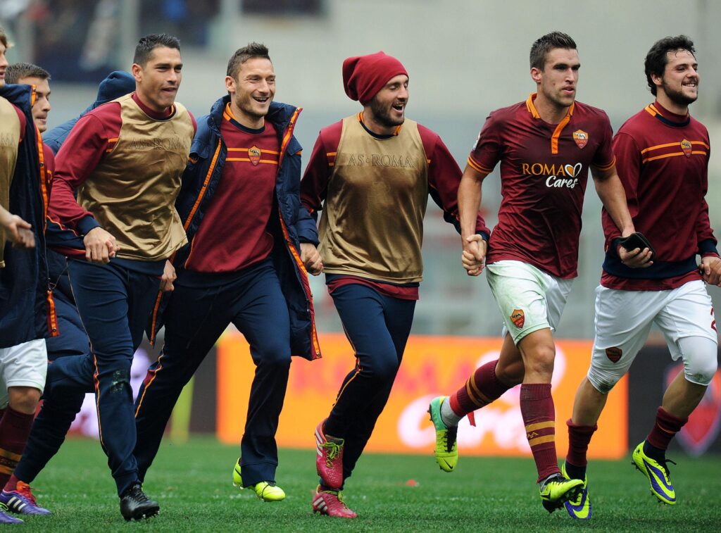 Roma, nuova maglia contro la Samp in Coppa Italia 1 roma esultanza fine partita 2013 ifa