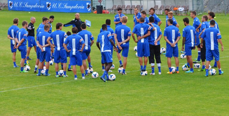 sampdoria in gruppo ascolta rossi sn24